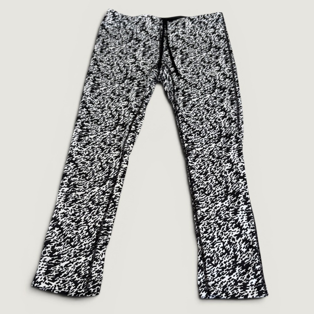 Nike Essential Pronto Crop Womens Small Black White Geometric Leggings 777168